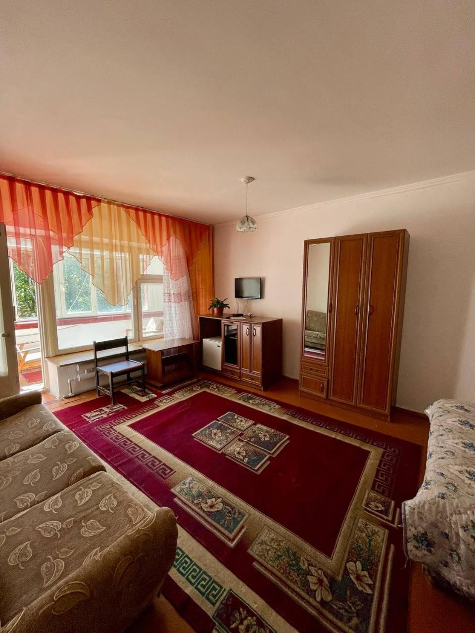 Otel Issyk-Kul-Karakol Bagian luar foto