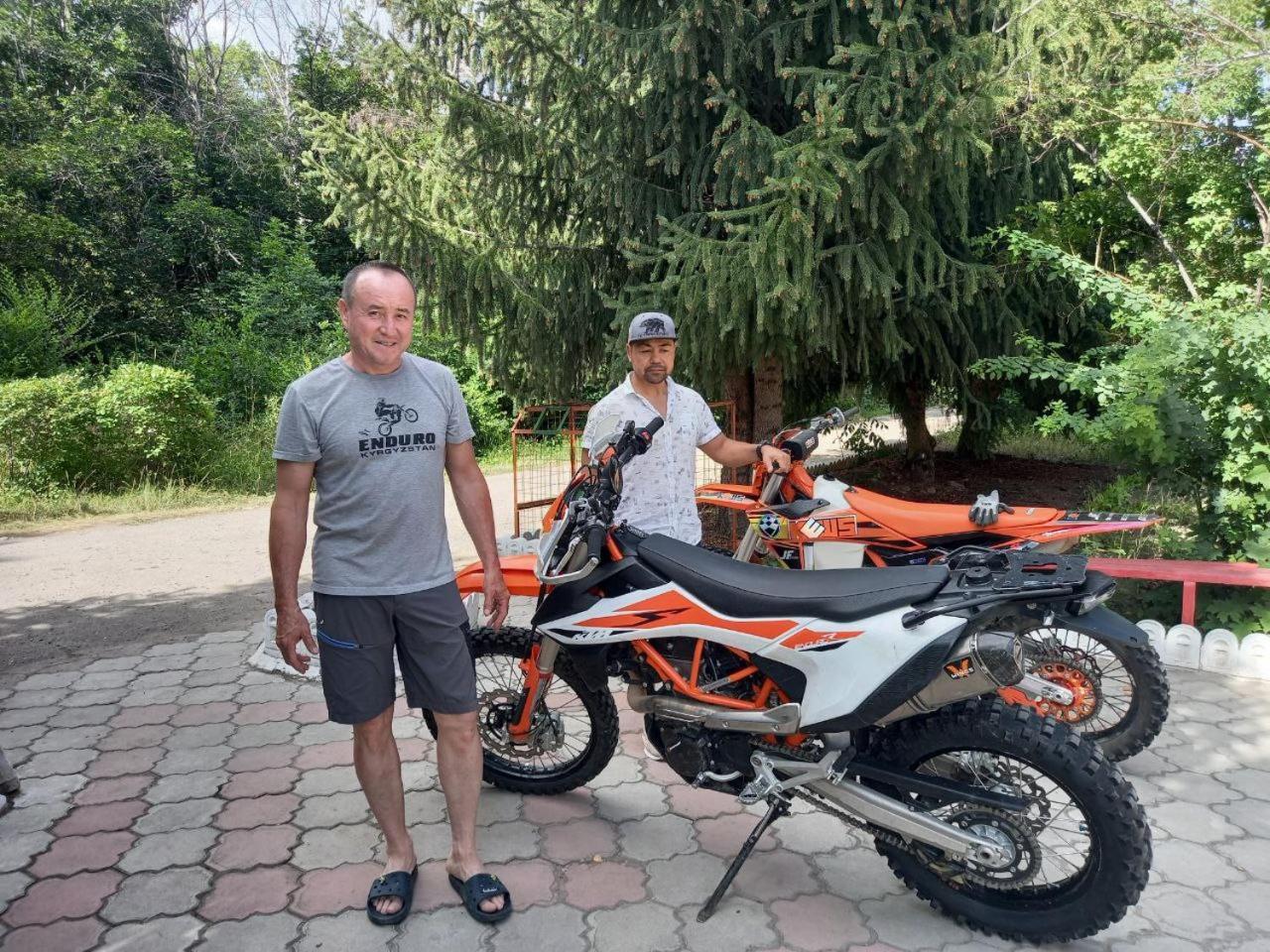 Otel Issyk-Kul-Karakol Bagian luar foto