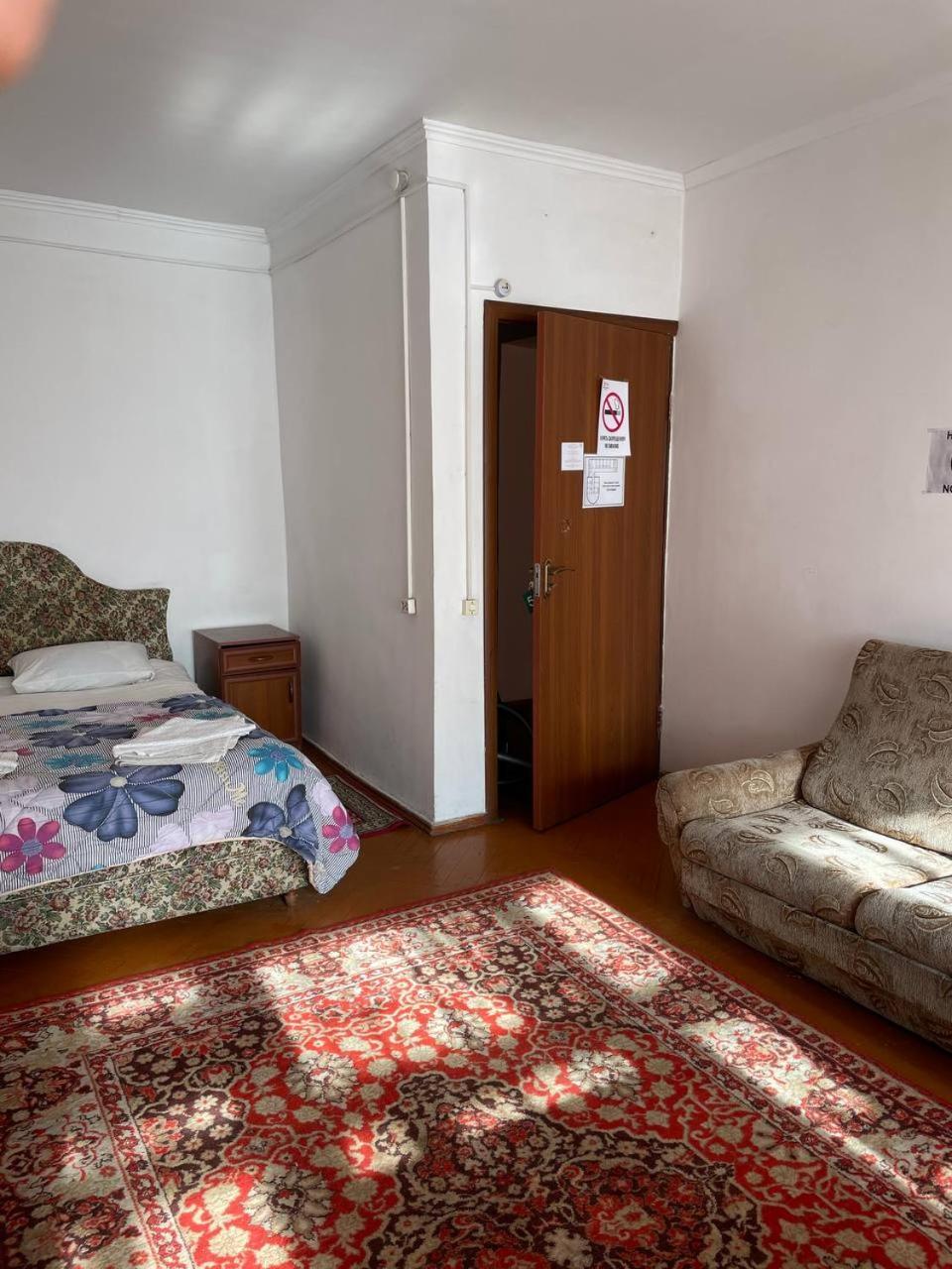 Otel Issyk-Kul-Karakol Bagian luar foto